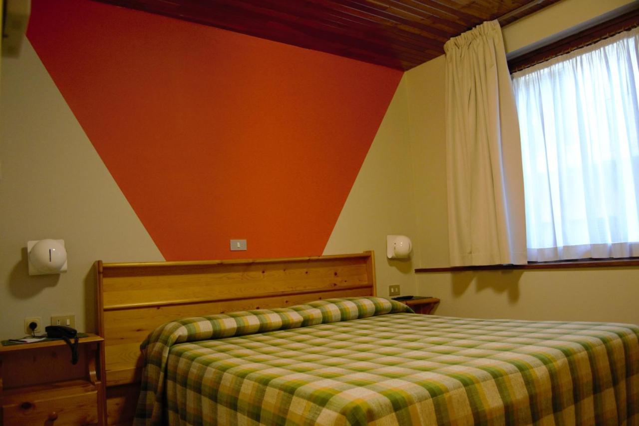 Hotel Valdotain Villeneuve Exterior photo